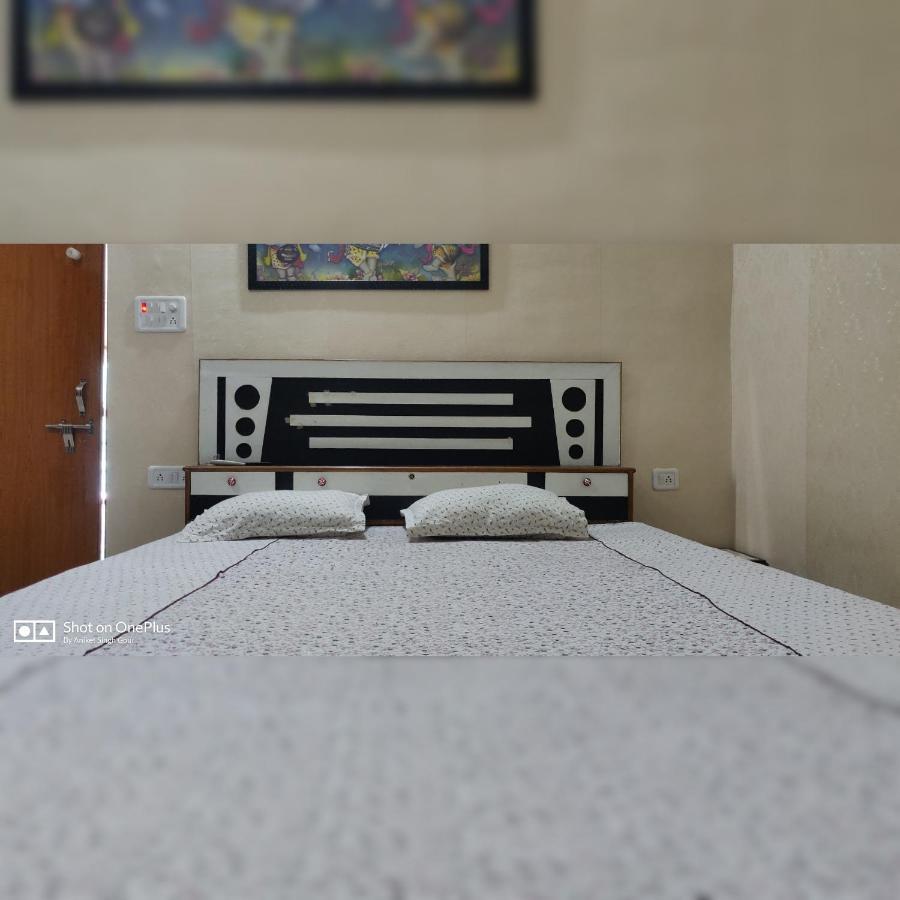 Couple Friendly Hotel - Sunset Орчха Экстерьер фото